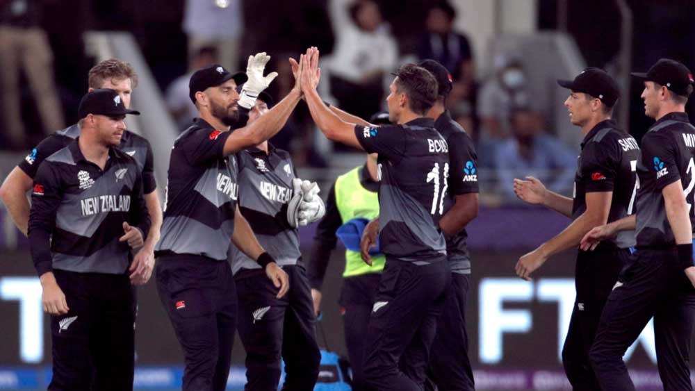 সরাসরি: মিলনের বলে স্টাম্প উড়ল পন্থের, কিউয়িদের বিরুদ্ধে পাঁচ উইকেট হারাল ভারত