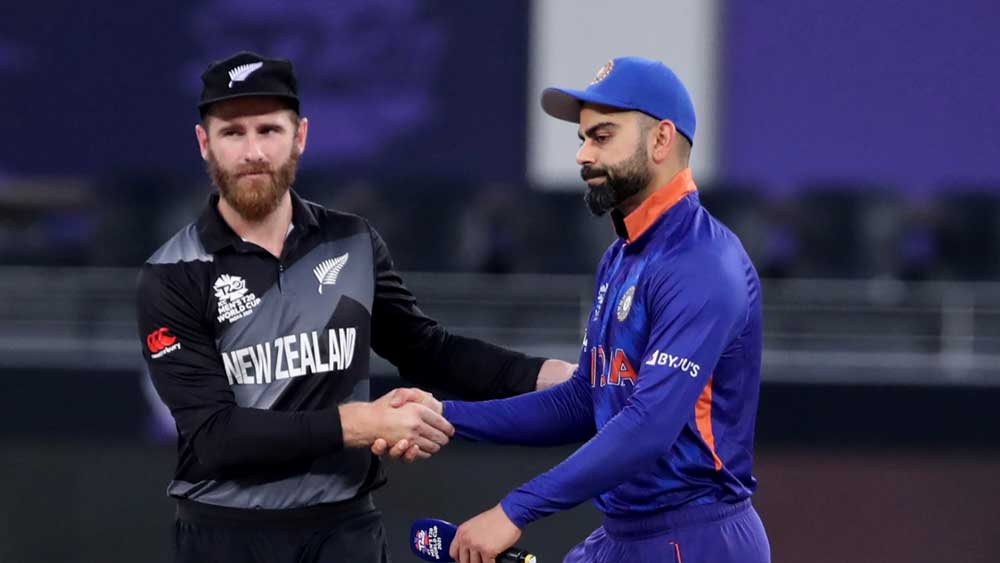 আবার টসে হারলেন বিরাট কোহলী। এ বারের বিশ্বকাপে টস অত্যন্ত গুরুত্বপূর্ণ হয়ে যাচ্ছে।