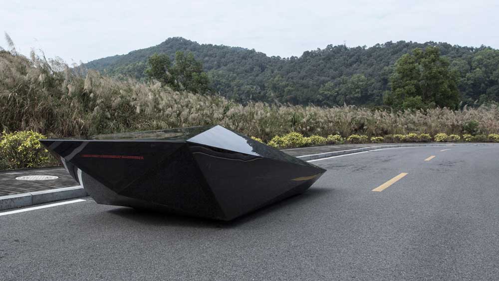 এই গাড়ি চলে বিদ্যুতে। গতিও অন্যান্য গাড়ির থেকে তুলনামূলক ভাবে অনেক কম। ঘণ্টায় সর্বাধিক ৫০ কিলোমিটার।