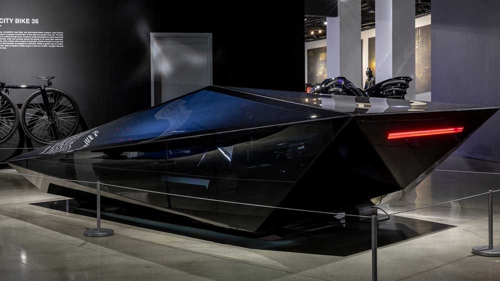 উজ্জ্বল কালো রঙের, আকারে সাধারণ গাড়ির চেয়ে অনেক ছোট এই বস্তুটি দেখতে একেবারেই গাড়ির মতো নয়। কিন্তু প্রকৃতপক্ষে এটি একটি গাড়িই।