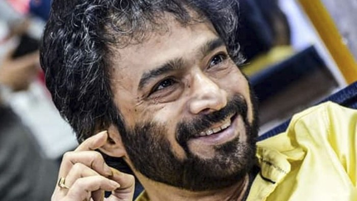 জন্মদিনে পাবলো নেরুদার একটি বই উপহার পেয়েছেন নচিকেতা।