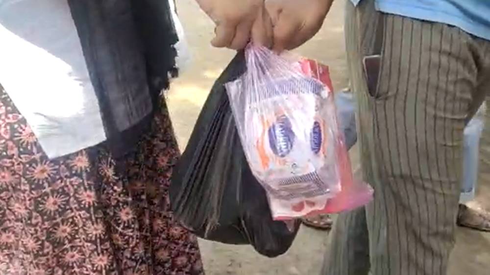 এই খাবার দেওয়া হয়েছে উপাচার্যকে।