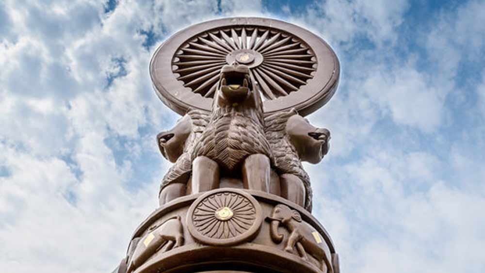 পরমবীর চক্র ছাড়াও মহাবীর চক্র, বীর চক্রের নকশাও তিনিই করেছিলেন। ১৯৯০ সালের ২৬ নভেম্বর মৃত্যু হয় তাঁর। ইভ বিশ্বাস করতেন, তিনি নাকি আসলে ভারতীয়ই, ভুল করে জন্মেছিলেন সুইৎজারল্যান্ডে।