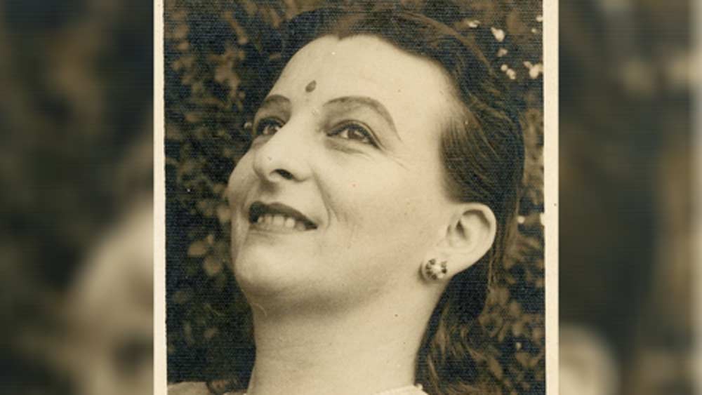 ভারতের সর্বোচ্চ সেনা-সম্মান পরমবীর চক্র। ব্রোঞ্জ ধাতু দিয়ে তৈরি গোলাকার একটি পদক। দেড় ইঞ্চিরও ছোট ব্যাসের এই গোলাকার ধাতু ছুঁয়ে দেখার অধিকার অর্জন করা মুখের কথা নয়। প্রায় ১৪০ কোটি মানুষের জীবনের দায়িত্ব নিয়ে প্রতিনিয়ত নিজেদের জীবন বাজি রেখে চলেছেন যাঁরা, তাঁদের মধ্যে থেকেই হাতে গোনা কয়েক জন সেই অধিকার লাভ করেন।