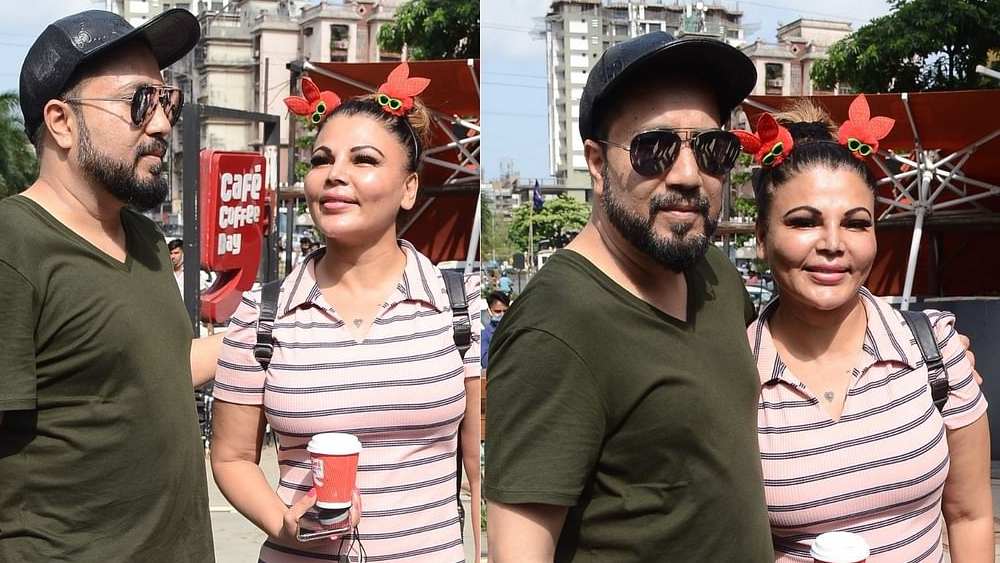 যদিও এই ঘটনার ১৫ বছর পর গত মে মাসে তাঁরা নিজেদের মধ্যে সব কিছু মিটমাট করে নেন। মুম্বইয়ের এক ক্যাফেতে পাপারাৎজিদের সঙ্গে গল্প করছিলেন রাখি। হঠাৎ সেখানে এসে দাঁড়ান মিকা। রাখি তাঁকে দেখে জড়িয়ে ধরেন। পাপারাৎজিদের উল্লাসধ্বনি শোনা যায় ক্যামেরার পিছন থেকে। তার পরে মিকার মুখে নিজের প্রশংসা শুনে তাঁকে প্রণাম করার ভঙ্গিতে নীচু হন রাখি।