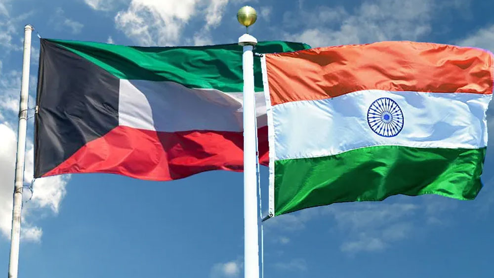 পরবর্তীকালে কুয়েত তার মুদ্রার মূল্য আমেরিকার ডলার, ব্রিটিশ পাউন্ড এবং আরও অনেক বিদেশি মুদ্রার সঙ্গে ‘নির্দিষ্ট’ (ফিক্সড) করে দেয়। যাকে বলা হয় ‘ফিক্সড কারেন্সি রেট’। এর অর্থ, যে সমস্ত দেশের মুদ্রার সঙ্গে ‘ফিক্সড’ করা হয়েছে, তাদের মুদ্রার মূল্যের সঙ্গে কুয়েতের দিনারের মূল্যও ওঠানামা করবে। বিশ্বের বেশির ভাগ দেশ কিন্তু ‘ফ্লোটিং কারেন্সি রেট’ প্রয়োগ করে থাকে। যার ফলে সেই সমস্ত দেশের মুদ্রার মূল্য নির্ভর করে আন্তর্জাতিক বাজারে মুদ্রার মূল্যের ওঠা নামার উপর।