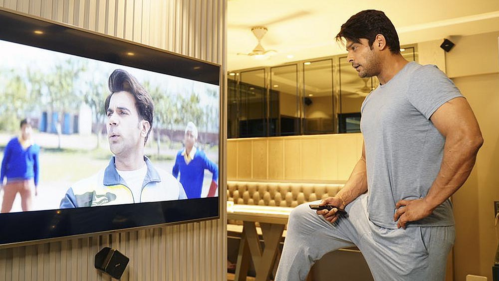 যদিও সিদ্ধার্থ অভিনেতা হতে চাননি। তাঁর ইচ্ছে ছিল ইন্টেরিয়র ডিজাইনার হওয়ার। অন্দরসজ্জা নিয়ে পড়াশোনা এবং ডিগ্রি দুই-ই ছিল সিদ্ধার্থের। 