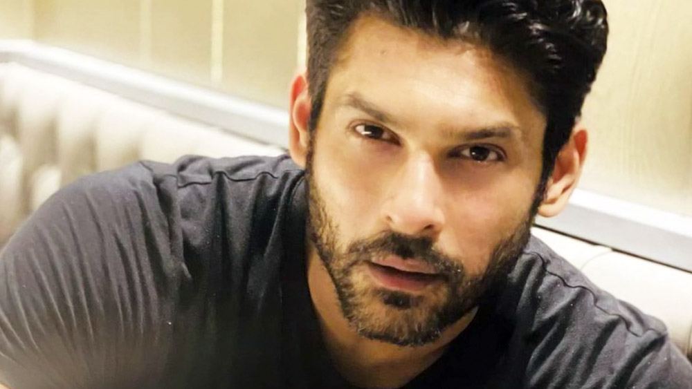 তবে এরপরও নিজের যত্ন নেওয়া বন্ধ করেননি। শরীরচর্চা চলেছে পুরোদমে। মৃত্যুর আগের দিনও জিমে গিয়েছেন। রাতে হেঁটেছেন মায়ের সঙ্গে। 