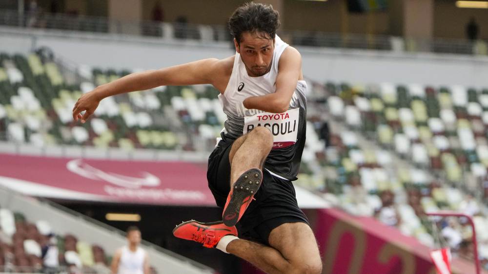 লং জাম্পে খেললেন রসৌলি।