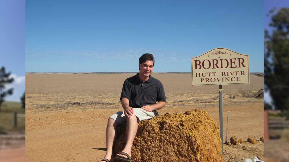 পরিস্থিতি এমনই যে, দীর্ঘ ৫১ বছর ধরে করের যে বোঝা প্রিন্সিপ্যালিটি অব হাট রিভারের উপর চাপানো হয়েছে, তা পরিশোধ করতে গেলে পুরো দেশটাকেই বেচে দিতে হতে পারে।