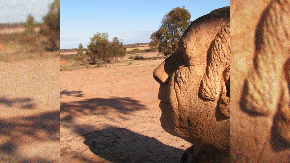 এই দেশে সে ভাবে ঘুরে দেখার কিছু নেই। একটি অফিস, চার-পাঁচটি বাড়ি এবং বিস্তৃত চাষের জমি। তবে দেশটি নিজেই একটি স্বতন্ত্র ইতিহাসের সাক্ষী। সে কারণেই বিশ্বের বিভিন্ন প্রান্ত থেকে পর্যটকেরা আসতেন।