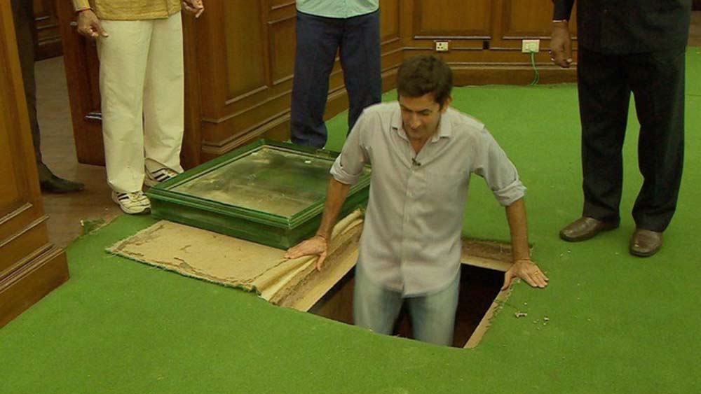 দিল্লি বিধানসভার ওই ঘরে থাকা সুড়ঙ্গের সঙ্কীর্ণ মুখ খুললেই প্রথমে চোখে পড়বে ৫ ফুট গভীর এবং ১৫ ফুট উঁচু একটি ঘর। সেই ঘর থেকেই সরু রাস্তা বরাবর সুড়ঙ্গ এগিয়ে যেতে থাকে। সুড়ঙ্গের ওই ঘরে দর্শকদের ঢুকে দেখার অনুমতিও দেওয়া হতে পারে।