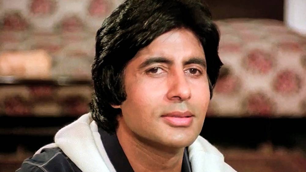 তবে শোমার মায়ের এই প্রস্তাব পছন্দ হয়। তিনি মেয়ের জন্য কিছু ভাল চরিত্রের খোঁজ নেওয়ার অনুরোধ জানিয়েছিলেন ওই ব্যক্তির কাছে। কয়েক দিন পরই সুপারস্টার ঋষি কপূরের বিপরীতে অভিনয়ের প্রস্তাব আসে তাঁর কাছে। ঋষির নাম শুনেই এক লাফে প্রস্তাবে সায় দিয়ে দেন শোমাও। ১৯৭৬ সালে ছবি ‘বারুদ’-এ ঋষির বিপরীতে বলিউডে পা রাখেন তিনি। এই ছবির পর একাধিক প্রস্তাব আসতে শুরু করে। অমিতাভ বচ্চনের সঙ্গে ‘কুলি’ ছবিতেও অভিনয় করেন।