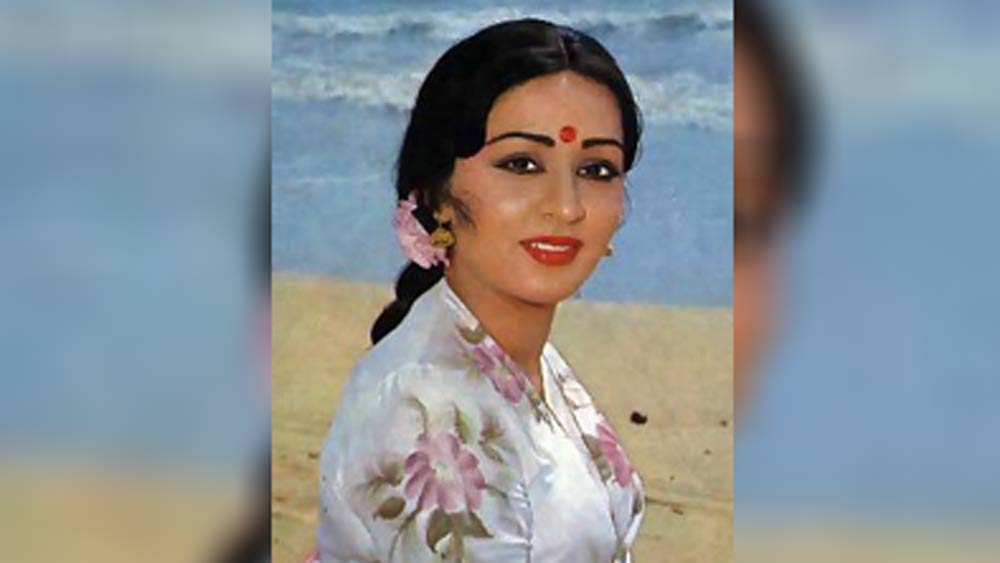 শোমাকে ওই ধারাবাহিকে অভিনয়ের প্রস্তাব দেন জিতেন্দ্র। শোমা তাতে রাজিও হয়ে যান। এ ভাবেই প্রত্যাবর্তন হয়। জনপ্রিয় ধারাবাহিক ‘হম পাঁচ’-র হাত ধরে নতুন করে যাত্রা শুরু করেন শোমা।  