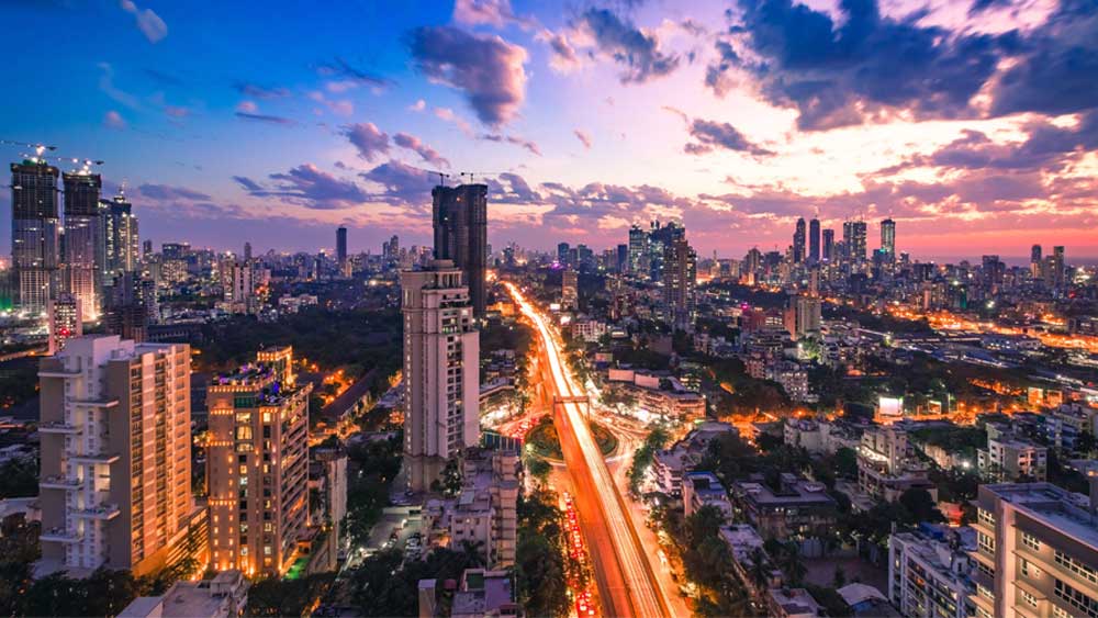 মুম্বইয়ে রয়েছে এর মূল সদর দফতর। তিন বন্ধু মিলে তৈরি করেছিলেন স্বপ্নের এই সংস্থা।