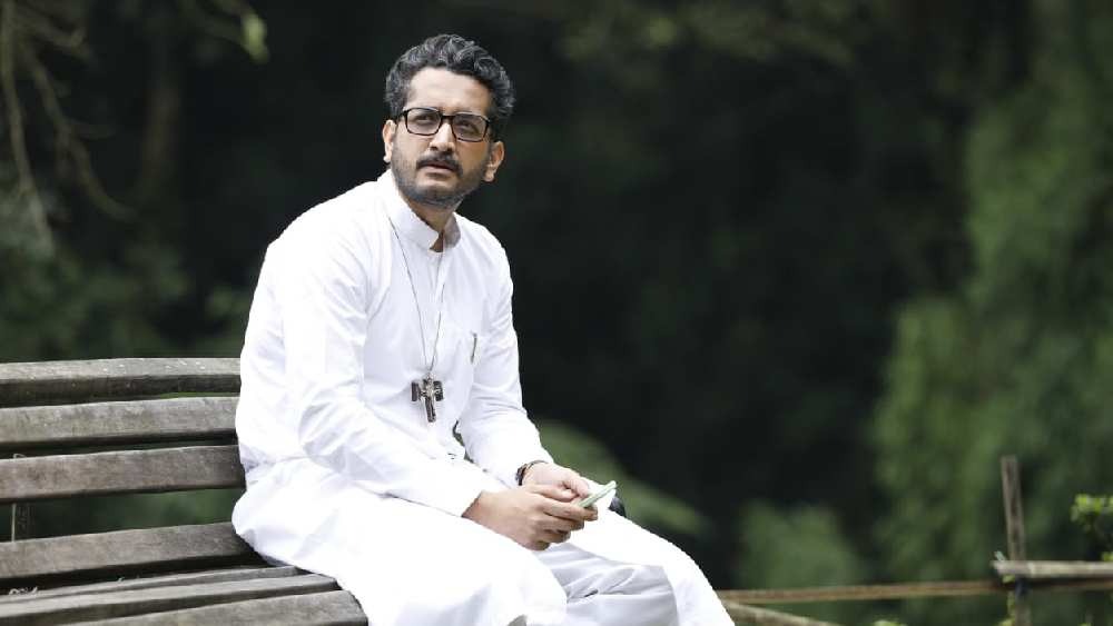 ছবিতে এ ভাবেই দেখা যাবে পরমব্রতকে। 