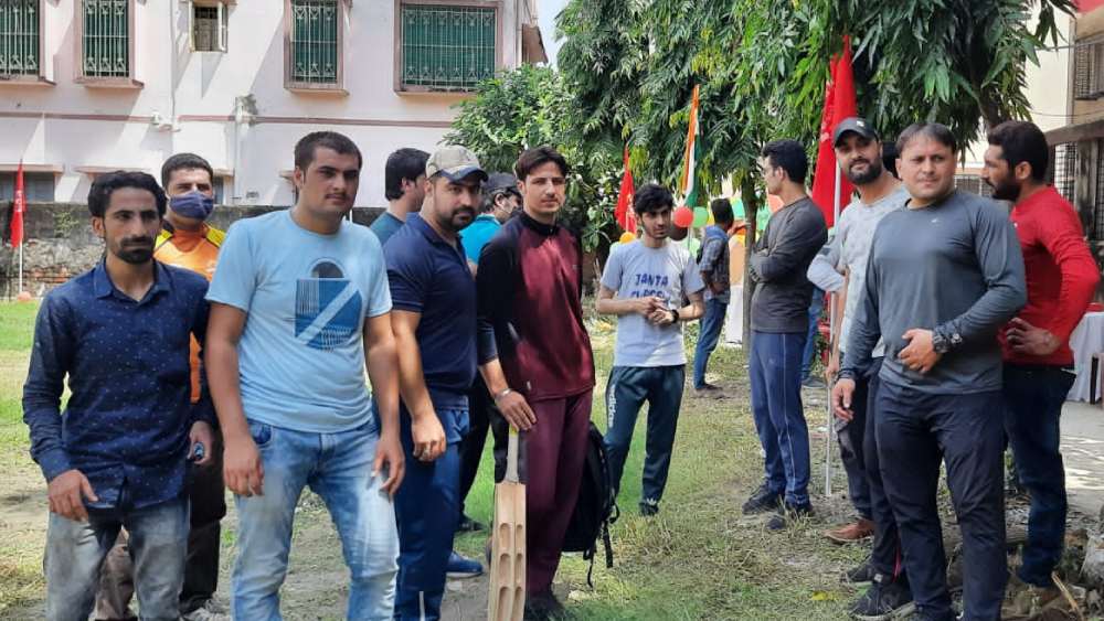 খেলার আগে দু’দল 