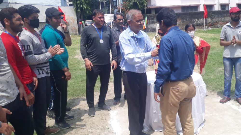 খেলা শেষে শুভেচ্ছা বিনিময় 