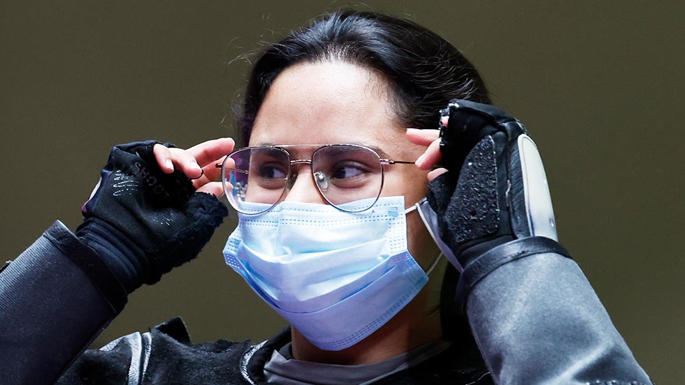 অবনী লেখারা: এ বারের প্যারালিম্পিক্সে সব চেয়ে উল্লেখযোগ্য নাম। ১০ মিটার এয়ার রাইফেল ইভেন্টে সোনা জেতেন তিনি। প্রথম ভারতীয় মহিলা হিসাবে সোনা জয়। গাড়ি দুর্ঘটনায় শিরদাঁড়ায় আঘাত পান। তারপর থেকে হুইলচেয়ারে বসেই সব যুদ্ধ জয় করে চলেছেন তিনি।