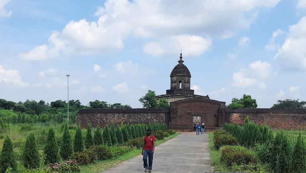 রাজ পরিবারের এই জমিটিই তাদের ফিরিয়ে দেওয়ার সিদ্ধান্ত নিয়েছে বিষ্ণুপুর পুরসভা। নিজস্ব চিত্র।