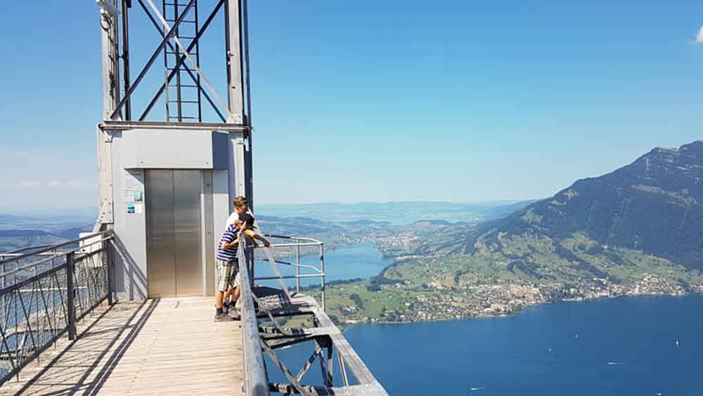পরবর্তীকালে স্কিন্ডলার গ্রুপ নামে একটি সুইস সংস্থা এই এলিভেটরের দেখভালের দায়িত্ব নেয়। প্রযুক্তির উন্নতির সঙ্গে এলিভেটরেরও আমূল বদল ঘটে।