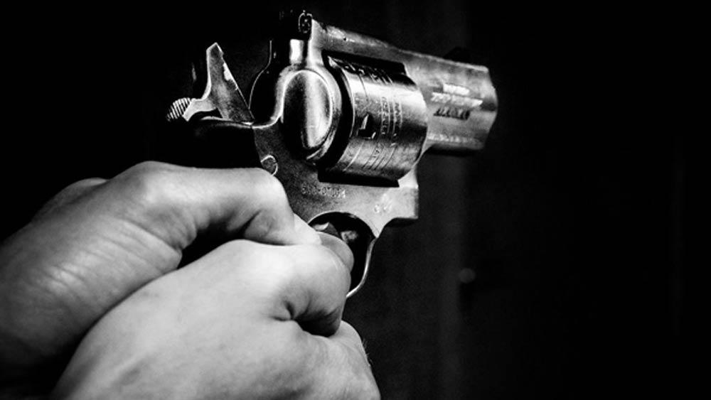 যে খুনগুলির কথা চিঠিতে নিজে স্বীকার করেছিল, তার মধ্যে প্রথমটি হয়েছিল ১৯৬৮ সালের ২০ ডিসেম্বর। সে দিন ১৭ বছর বয়সি ডেভিড এবং ১৬ বছরের প্রেমিকা বেট্টিকে লেক হারমন রোডে তাঁদের গাড়ির কাছেই গুলি করে খুন করেছিল সে। ১৯৬৯ সালের এক সকালে ভ্যালেজোর একটি প্রত্যন্ত পার্কের কাছে গাড়িতে বসে থাকা ২২ বছরের এক যুবক এবং ১৯ বছরের যুবতীর উপর হামলা চালায় সে। সেই ঘটনায় যুবতী প্রাণে বেঁচে গিয়েছিল। পরে তাঁর থেকে শুনে খুনি জোডিয়াকের স্কেচ আঁকিয়েছিল পুলিশ। প্রত্যক্ষদর্শীর বয়ান তদন্তের গতি ফিরিয়েছিল। কিন্তু তা সত্ত্বেও জোডিয়াককে ধরতে পারেনি তারা। এর পর ফের ১৯৬৯ সালে সমুদ্রসৈকতে শুয়ে থাকা এক যুগলকে খুন করে সে। ওই বছরই এক ট্যাক্সিচালককেও খুন করে। খুনের পর প্রতি বারের মতো নিজেই পুলিশে ফোন করে খবর দিয়েছিল এবং খবরের কাগজে চিঠিও পাঠিয়েছিল।