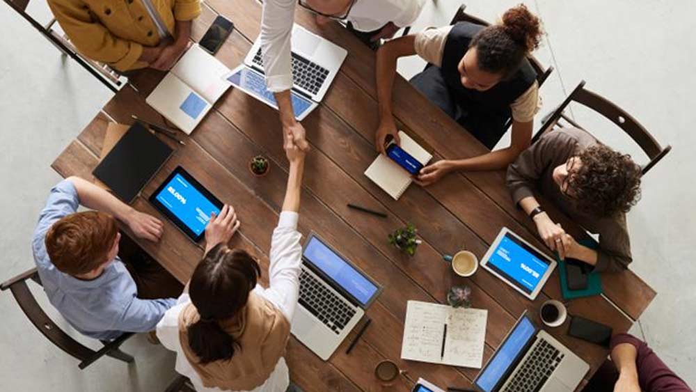 সমস্ত কর্মীকে নভেম্বরের ৪ তারিখ থেকে ১৪ পর্যন্ত ছুটি দিল তারা। এই ১০ দিন নিজেদের মতো সময় কাটাতে পারবেন কর্মীরা। সারা ভারত জুড়েই এই ছুটি পাবেন কর্মীরা।