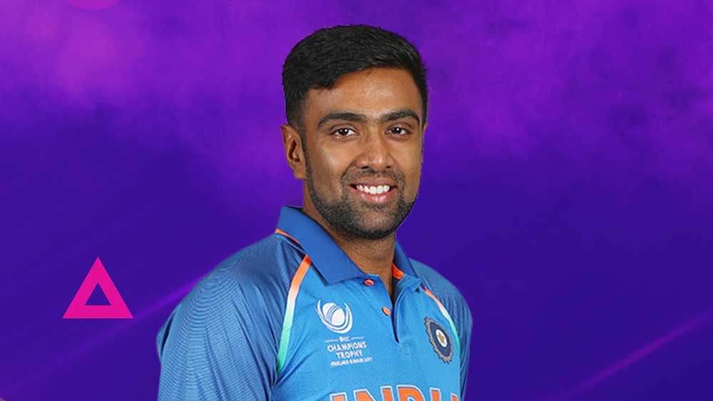 রবিচন্দ্রন অশ্বিন: এই দলের সব থেকে বড় চমক। ইংল্যান্ডের বিরুদ্ধে টেস্ট সিরিজে তাঁকে এখনও দলে নেওয়া হয়নি। কিন্তু টি-টোয়েন্টি বিশ্বকাপে তিনি কোহলীদের দলে।