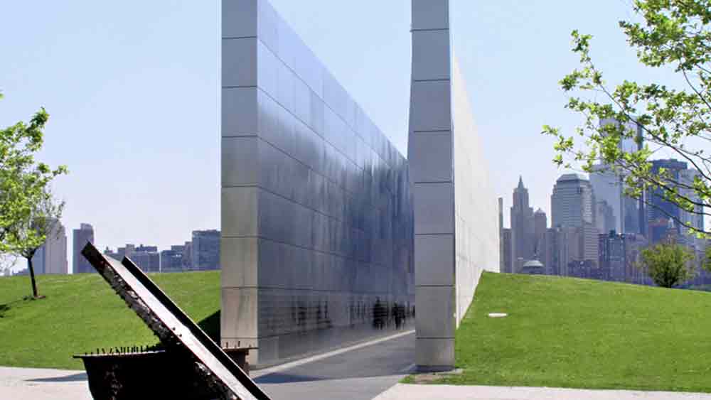 স্মরণে: নিউ জার্সিতে ‘এম্পটি স্কাই মেমোরিয়াল’। 