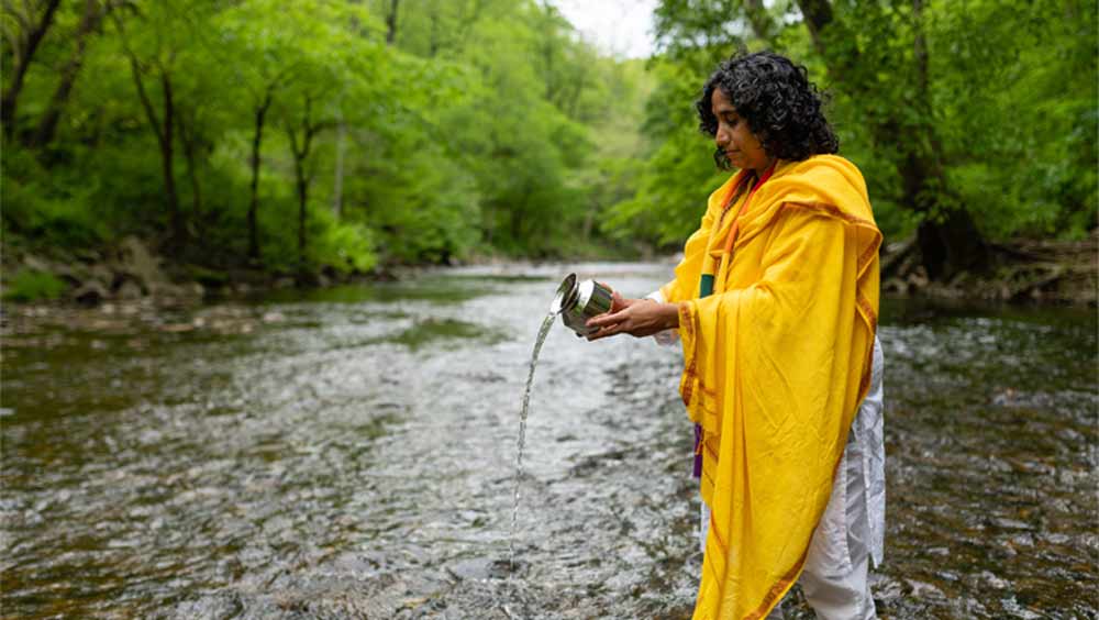 স্বপ্না যখন ১০ বছরের, সে বারই প্রথম পরিবারের সঙ্গে ভারতে এসেছিলেন। দেশে পা রেখেই ভালবেসে ফেলেছিলেন তিনি। ভারতের সংস্কৃতি তাঁকে মুগ্ধ করেছিল।