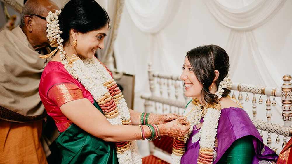 এই উপলব্ধির সঙ্গে স্বপ্না সমকামীদের বিয়ের প্রয়োজনীয়তা কতটা তাও বুঝতে পারেন। তার পর থেকেই সমকামীদের বিয়ে দিতে শুরু করলেন তিনি।