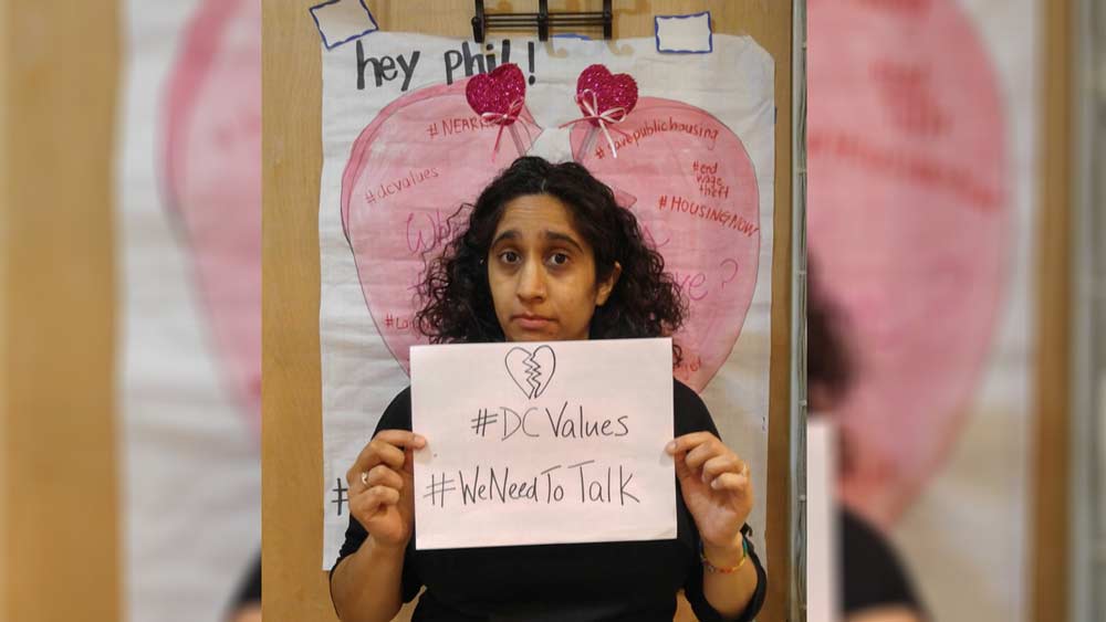 আমেরিকায় হিন্দু-মতে বিয়ে দিতে শুরু করলেন এই মহিলা পণ্ডিত। বহু বিয়ে দিয়েছেন তিনি। কিন্তু নিজের জন্য যোগ্য কাউকে খুঁজে পাচ্ছিলেন না।