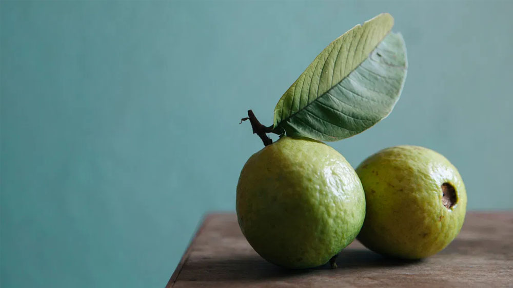 Fruits to lower bad cholesterol levels during winter.