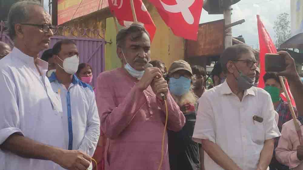 বিক্ষোভ সভায় দলের রাজ্য সম্পাদক সূর্যকান্ত মিশ্র।