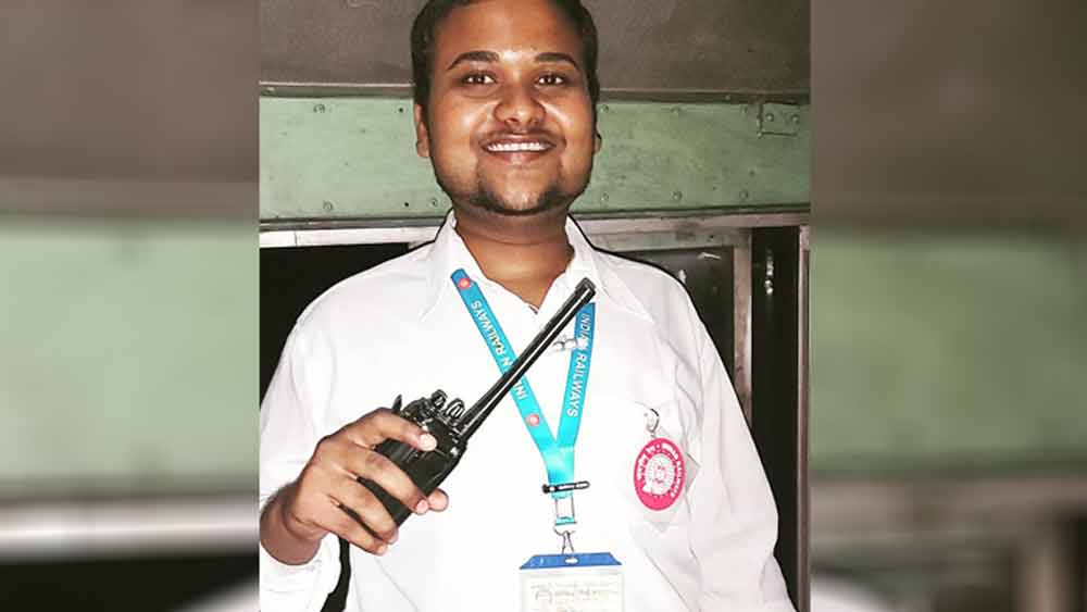 মহারাষ্ট্রের পারলি শহরের খুব ছোট একটি স্টেশন এটি। মাত্র তিনটি প্ল্যাটফর্ম রয়েছে স্টেশনে। এই স্টেশন থেকে হায়দরাবাদ, উসমানাবাদ, বিজয়ওয়ারা, ওয়ারাঙ্গল, নাসিক, মুম্বই, বেঙ্গালুরু, মিরাজ বিশাখাপত্তনম-সহ একাধিক শহরের যোগ রয়েছে।