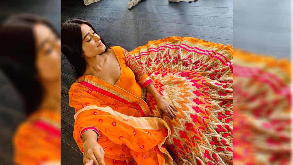 আগে টিকটক-তারকা ছিলেন আয়াত। টিকটকে প্রচুর ভিডিয়ো বানাতেন। টিকটক ভারতে নিষিদ্ধ হয়ে যাওয়ার পর তিনি ইউটিউব চ্যানেল খোলার সিদ্ধান্ত নেন। সম্প্রতি ওই চ্যানেলটি খুলেছেন। মাত্র কয়েক দিনে তাঁর ইউটিউব সাবস্ক্রাইবারের সংখ্যা হাজারের কাছাকাছি পৌঁছে গিয়েছে।