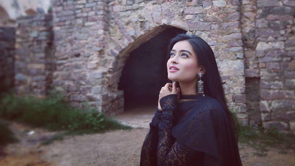 ১৯৯৮ সালে দিল্লিতে জন্ম আয়াতের। পরিবারের সঙ্গে দিল্লিতেই থাকেন তিনি। খেতে ভালবাসেন। পছন্দের বলিউড তারকা শাহরুখ খান এবং ক্যাটরিনা কইফ। তবে নাচের কথা উঠলে নোরা ফাতেহি ছাড়া আর কাউকে ভাবতেই পারেন না তিনি।