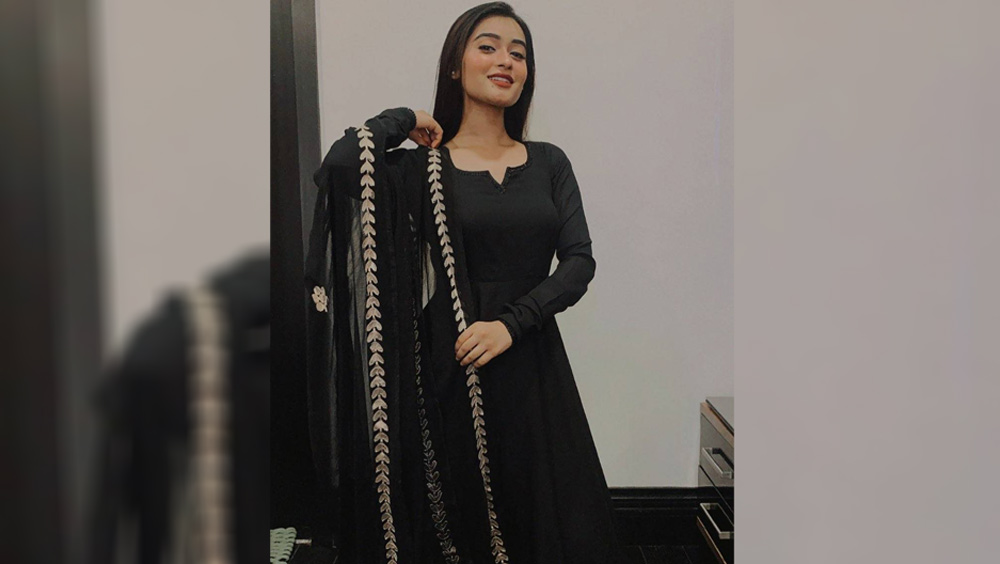 ইনস্টাগ্রামে নিজেকে একজন উদ্যোগী এবং ভিডিয়ো ক্রিয়েটর বলে বর্ণনা করেছেন।