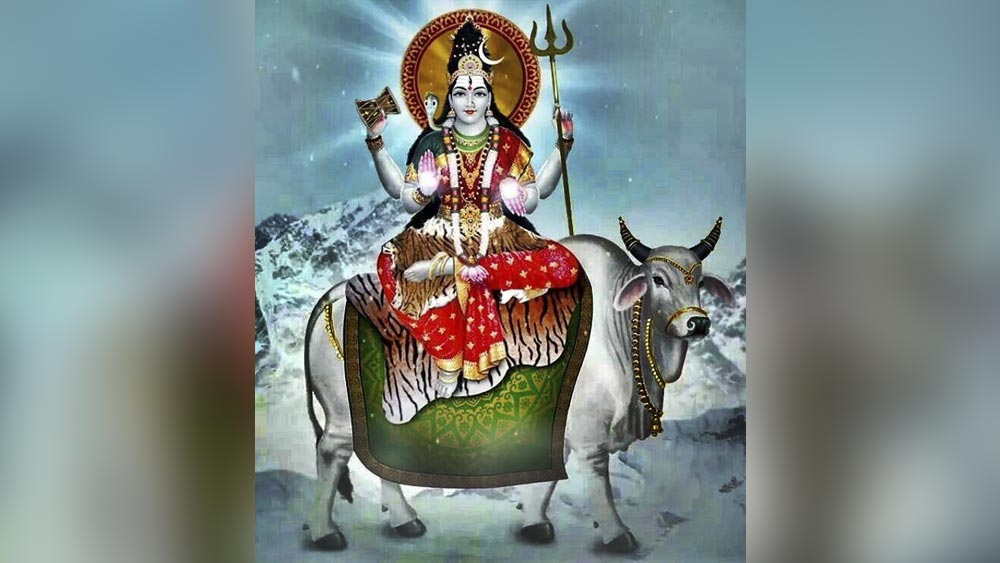 এর পরেই আসেন মহেশ্বরী বা দেবী দুর্গা। তাঁর এই রূপটি পরিচিত দুর্গা রূপের থেকে কিছুটা আলাদা। তিনি শিবের শক্তি। এই কারণে তাঁকে রুদ্রাণী বা শিবানী নামেও ডাকা হয়। তিনিও চতুর্ভুজা বা ষড়ভুজা। তাঁর বাহন নন্দী নামের ষাঁড়। মহেশ্বরীর গাত্রবর্ণ শ্বেত। তিনি ত্রিনেত্র বিশিষ্টা। তাঁর হাতে থাকে ত্রিশূল, ডমরু, অক্ষমালা, পানপাত্র, খর্পর (খুলি) অথবা কুঠার। তাঁর হাতে কখনও কখনও একটি সাপকেও দেখা যায়। তাঁর মাথায় অর্ধচন্দ্র শোভা পায়।