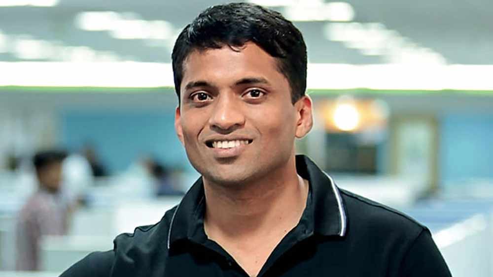 বাইজু রবীন্দ্রন ছিলেন এক সাধারণ স্কুল শিক্ষক। আর এখন তিনি ২২ হাজার ৫০০ কোটি টাকার মালিক। বাইজু রবীন্দ্রন নয় বছর আগে তৈরি করেছিলেন ‘থিঙ্ক অ্যান্ড লার্ন’ নামে এক সংস্থা। তারাই তৈরি করে অনলাইন শিক্ষার অ্যাপ বাইজুস। ভারতের প্রথম পাঁচ ধনকুবেরের মধ্যে বাইজুর নাম রয়েছে।