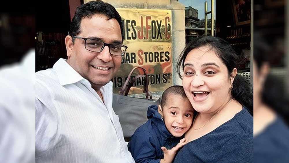 পেটিএম-এর প্রতিষ্ঠাতা এবং সিইও বিজয়শেখর শর্মা। ৪২ বছরের বিজয়ের সম্পত্তির পরিমাণ এক হাজার ৭০০ কোটি টাকা।