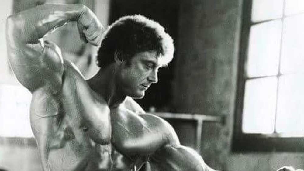 জন্ম থেকেই এই গুণ নিয়ে পৃথিবীতে আসেননি তিনি। স্বতন্ত্র হয়ে ওঠার চেষ্টা তাঁকে এই জায়গায় পৌঁছে দিয়েছিল। দিনের পর দিন কঠোর পরিশ্রম এবং পেটের পেশিকে শক্ত করে তোলার অভ্যাস এবং অনুশীলনের ফল পেয়েছিলেন তিনি। এমনটাই দাবি ছিল ফ্রাঙ্কের।