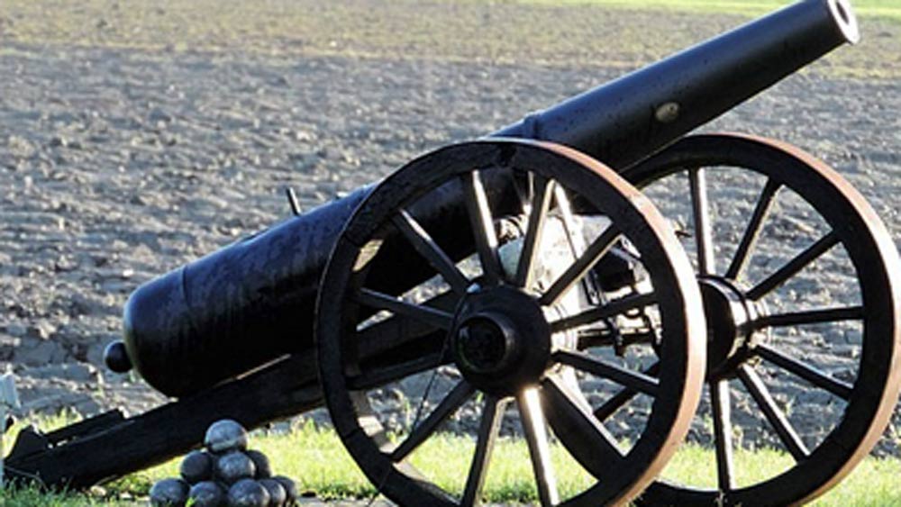 তবে তাঁর সবচেয়ে জনপ্রিয় অনুষ্ঠান ছিল কামান নিয়ে। একটি কামানের সামনে খালি গায়ে দাঁড়িয়েছিলেন তিনি। কামানের মুখের কাছে তাঁর পেট ছিল। যাতে কামান থেকে গোলা বেরিয়ে সরাসরি পেটেই আঘাত করতে পারে।