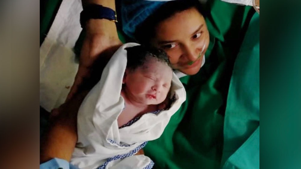 দেখতে  দেখতে বছর ঘুরল। এক বছর বয়স হল ইউভানের। তার জন্মদিন উপলক্ষে বাড়িতে ঘরোয়া অনুষ্ঠান হবে। ইস্কন থেকে প্রতিনিধিরা আসবেন। ফুল দিয়ে স্নান করানো হবে শ্রীকৃষ্ণের মূর্তিকে। কীর্তনেরও আয়োজন করা হয়েছে এই বিশেষ দিনে।