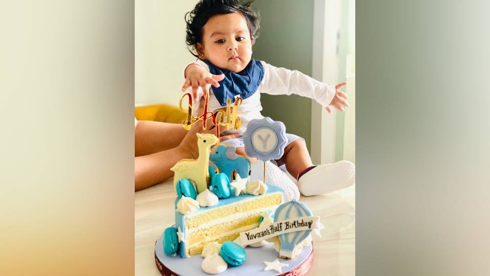 ভূমিষ্ঠ হওয়ার পরেই তারকা তকমা পায় রাজ-পুত্র। নেটমাধ্যমে একরত্তির ছবি প্রকাশ্যে আসতেই তৈরি হয়ে যায় একাধিক ফ্যানপেজ। নিয়মিত ইউভানের নানা ছবি,  ভিডিয়ো পোস্ট হয় সেখানে। জন্মদিনেও ঘড়ির কাঁটা রাত ১২টা ছুঁতেই নেটমাধ্যমে শুভেচ্ছার ঢল।