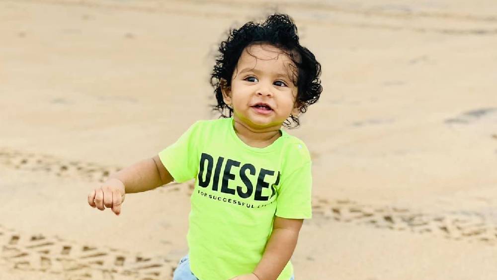 ইউভানকে নিয়ে অনুরাগীদের উৎসাহ কখনও কখনও মাত্রাছাড়া হয়ে দেখা দিয়েছে। তাঁদের দৌলতে তাকে দেখা গিয়েছে বিরাট কোহলীর কোলে, কখনও আবার করিনা কপূর খানের সঙ্গে তার ছবি ঘুরে বেড়িয়েছে নেটমাধ্যমে।   