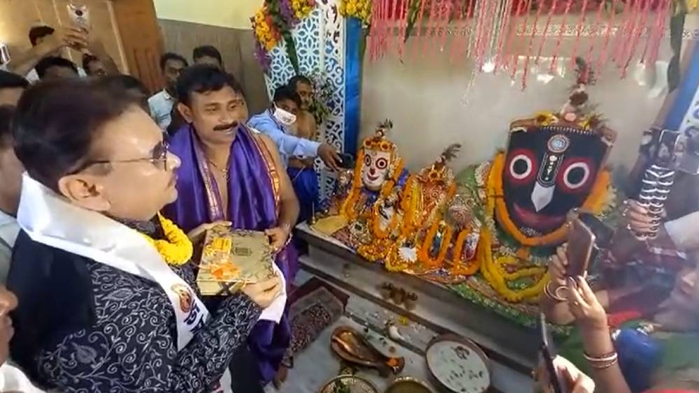 মমতার হাত ধরে  সামনে হাঁটি, দিল্লি  হবে বাংলার ঘাঁটি,  ছড়া কাটলেন মদন