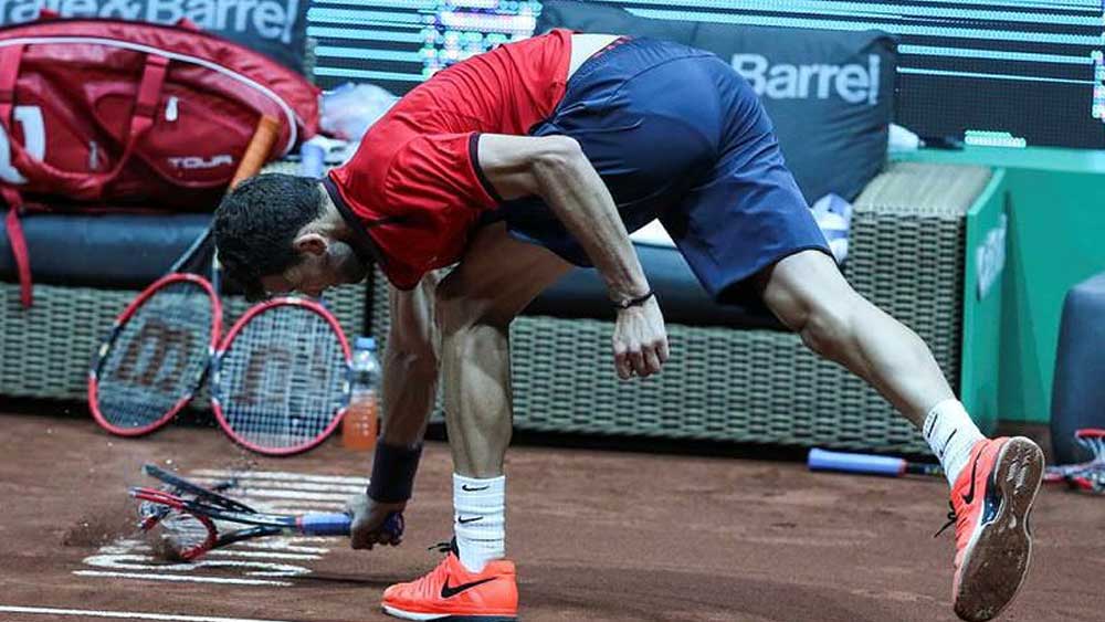 গ্রিগর দিমিত্রভ: বুলগেরিয়ার এই খেলোয়াড় কেরিয়ারে একাধিক বার র‌্যাকেট ভেঙেছেন। ২০১৬ সালে ইস্তানবুল ওপেনের ফাইনালে মেজাজ হারিয়ে র‌্যাকেট ভাঙেন এবং ম্যাচ হারেন দিয়েগো শোয়ার্ৎজম্যানের কাছে।