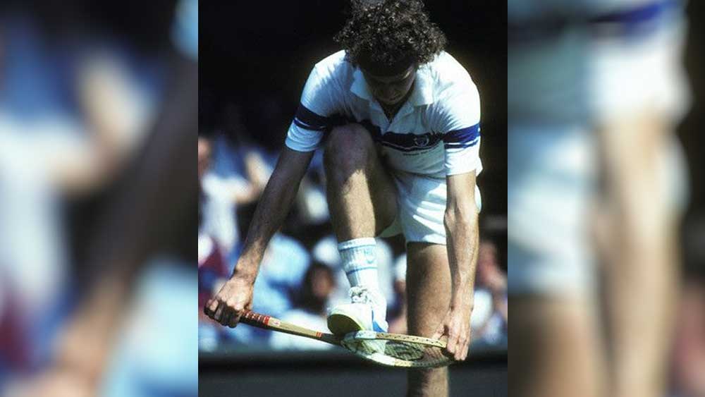 জন ম্যাকেনরো: দীর্ঘ কেরিয়ারে বহু বার রাগের চোটে র‌্যাকেট ভাঙতে দেখা গিয়েছে তাঁকে। তবে এক বার স্টকহোমে র‌্যাকেট দুমড়েমুচড়ে ভেঙে দিয়েছিলেন। সেটিই এখনও পর্যন্ত বিখ্যাত।