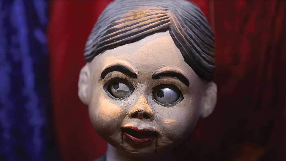 ডামি-র উপর আত্মা বা অপশক্তি ভর করতে পারে বলে দাবি কালো জাদুতে বিশ্বাসীদের। 